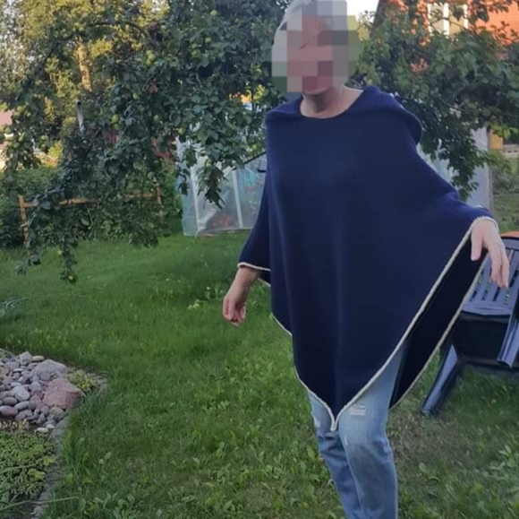 Poncho - Picture 4 of 6